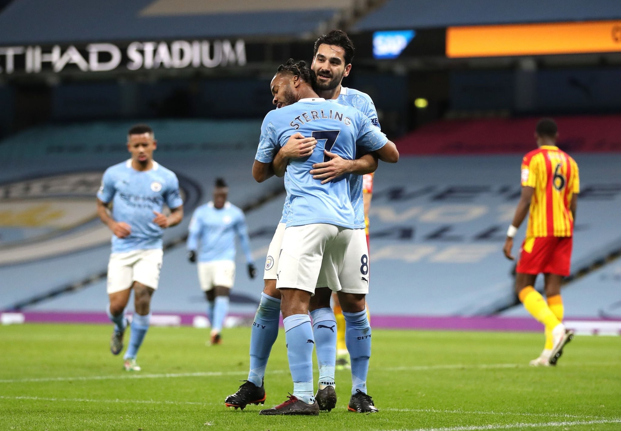 将对手逼入 将对手逼入